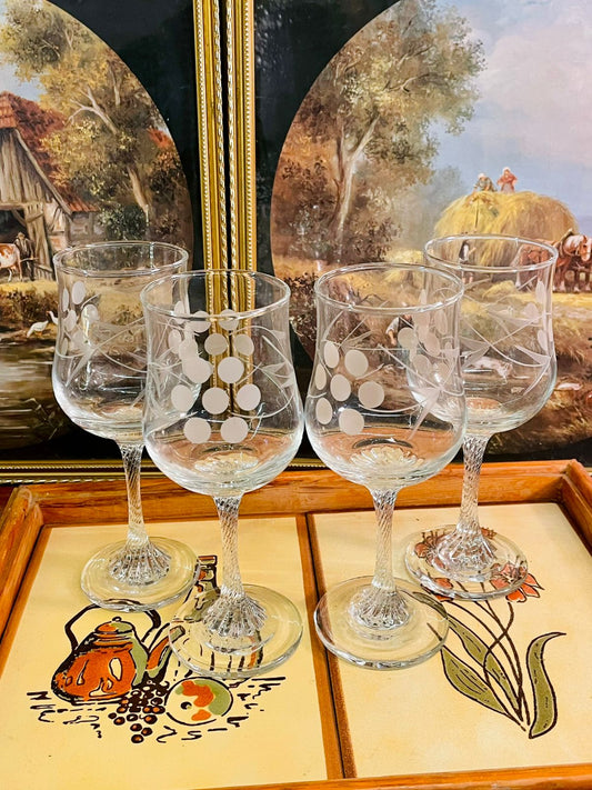 Vintage glassware,glasses, Cocktail glasses, Twisted stem glasses, Engraved glassware, Clear glass wine set, Home bar decor, Table styling, Drinkware, Hosting essentials, Retro glass set, Elegant glass cups, Dining decor accessories, Set of 4 glasses