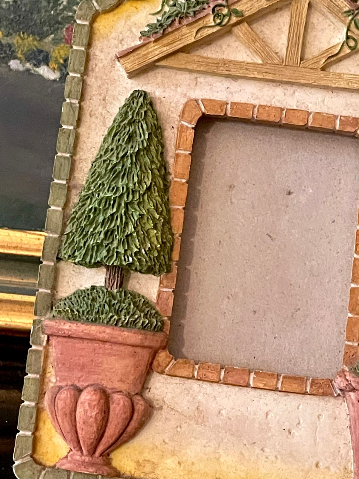 Vintage Cottage Garden Photo Frame – Ceramic Floral Pots Design