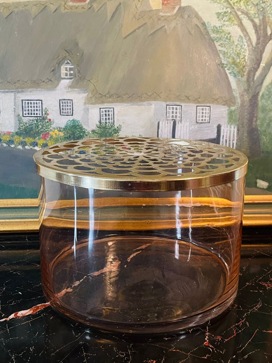 glassdecorjar, goldcutworklid, modernhomedecor, sunsethome, elegantstorage, tabledecorideas, vanityjar, luxuryhomedecor, glassvase, coffeetabledecor, minimalchic, timelessdecor, highendthriftfinds, collectiblestyle