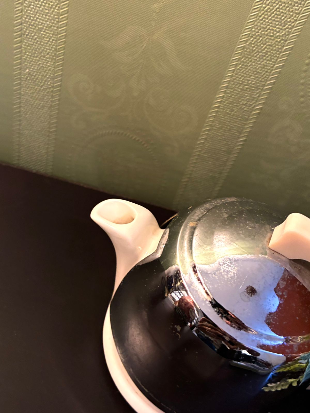 Vintage Chrome Lid Ceramic Teapot White Modern Tea Pot  Product Description