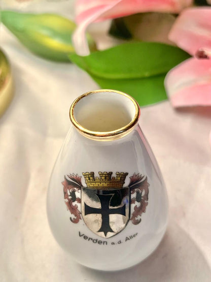 Vintage Verden an der Aller Souvenir Vase – German Porcelain Heraldic Crest – Approx. 10cm