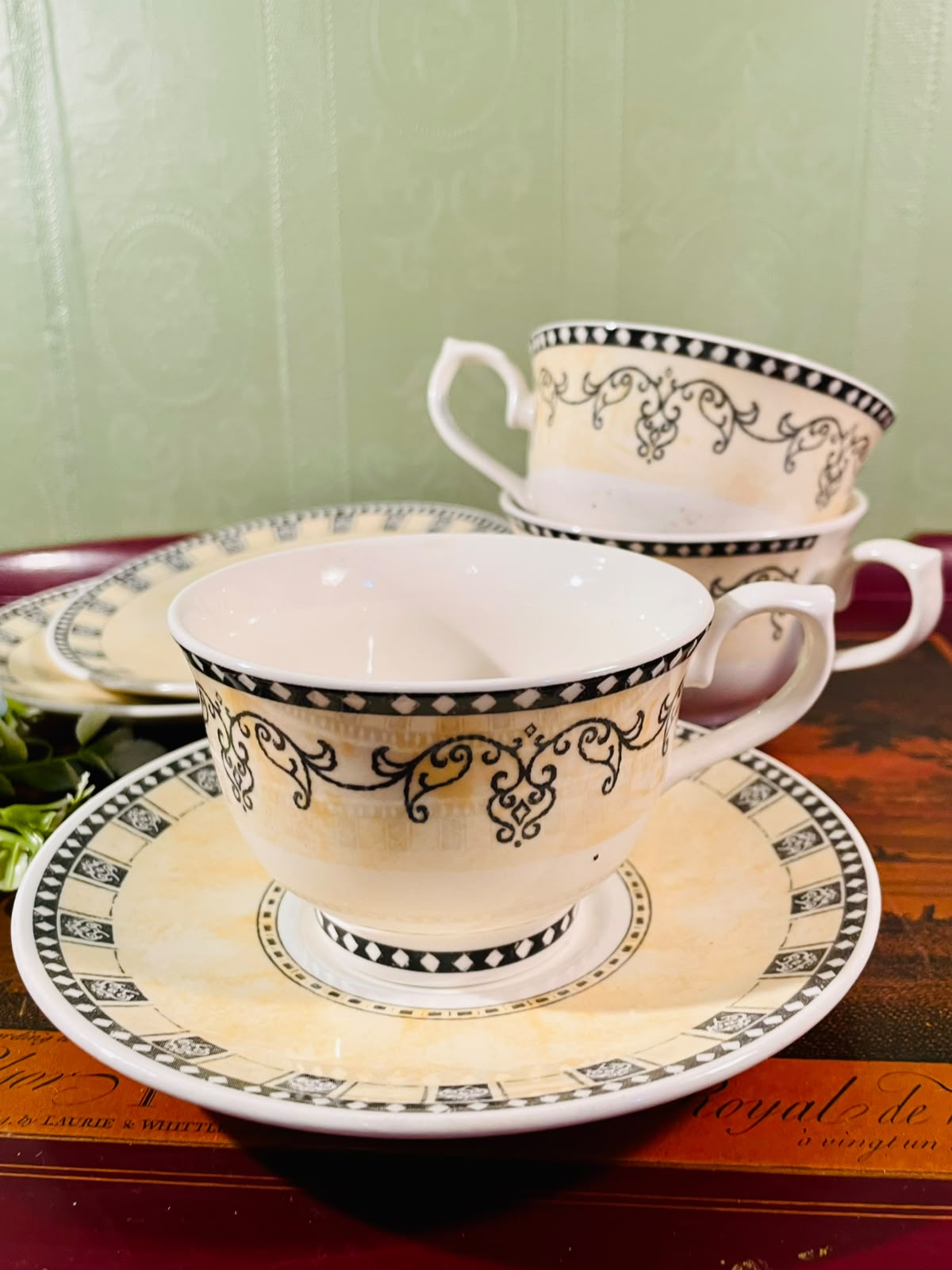 Black & Cream Scrollwork 6-Piece Cup and Saucer Set