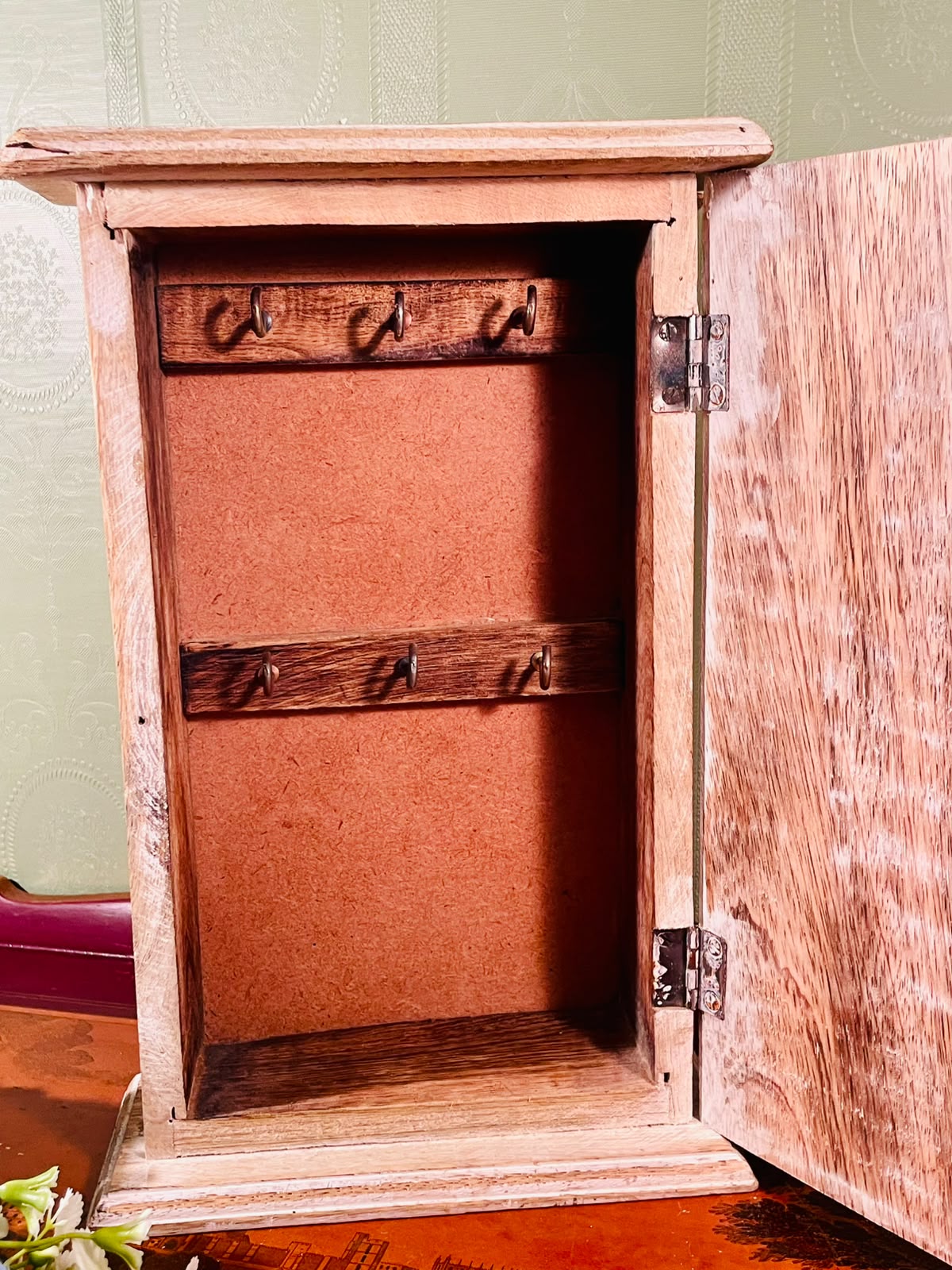 Wooden Feather-Print Key Cabinet – 11 Inch