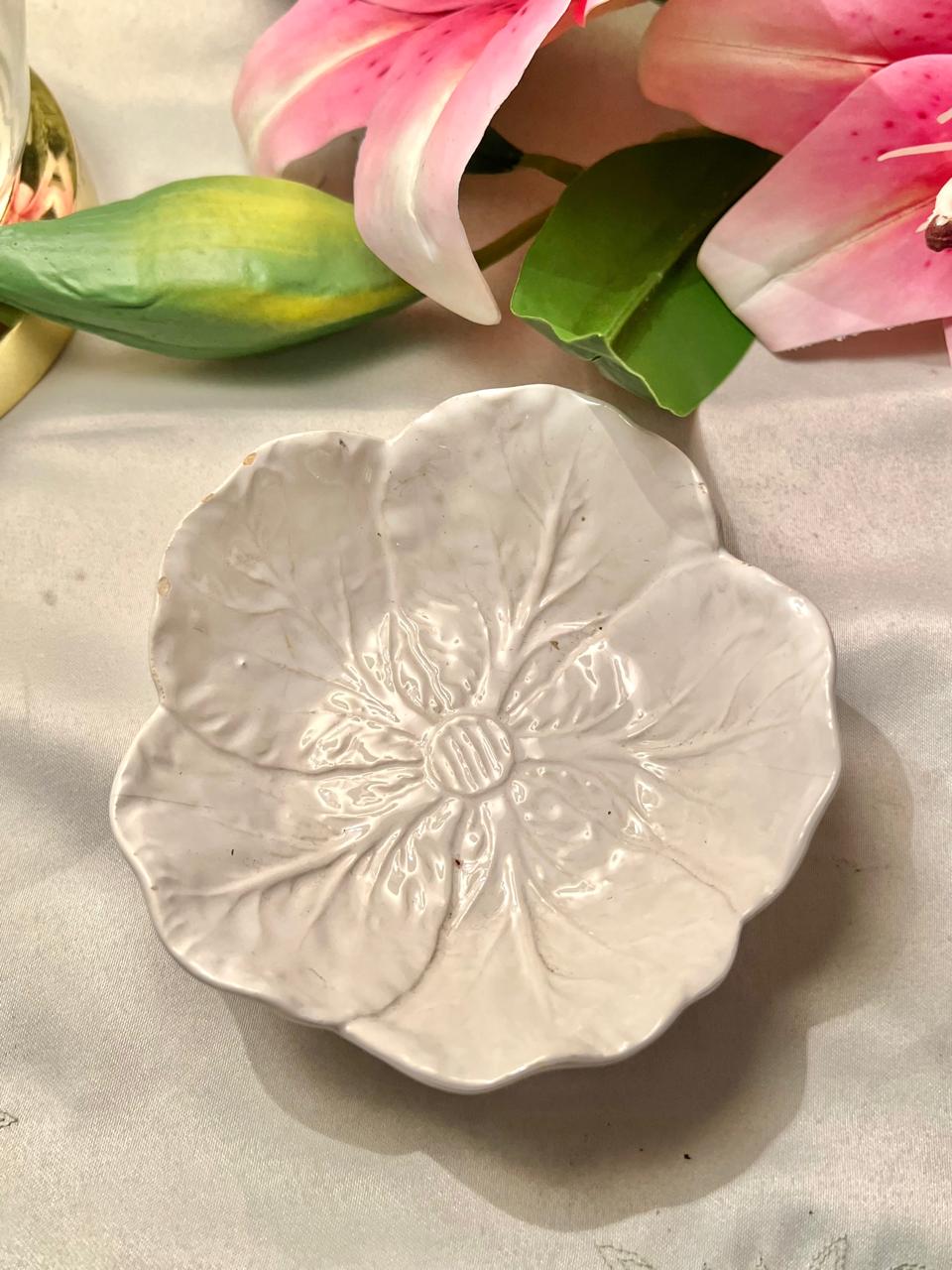 Bordallo Pinheiro White Leaf Bowl – Approx. 5 Inch