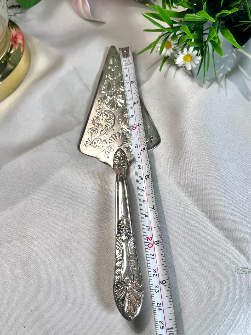 Silver-Tone Ornate Cake Server – 24 cm