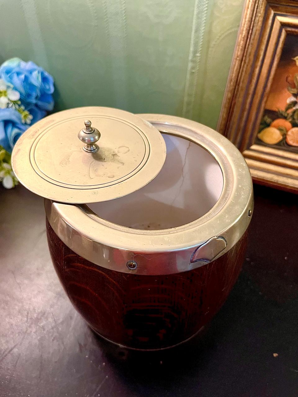 Wooden Barrel Ice Bucket – Brass Tone Lidded Wine Cooler