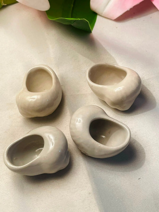Set of 4 Cream Ceramic Pebble-Shaped Mini Bowls Approx. 5 cm