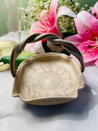 Vintage Leaf-Shaped Ceramic Basket with Twisted Handle – 12 cm