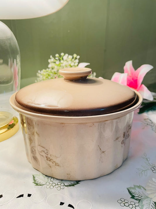 Johnson Bros Table Plus Autumn Covered Casserole Large Dish – 9 Inch