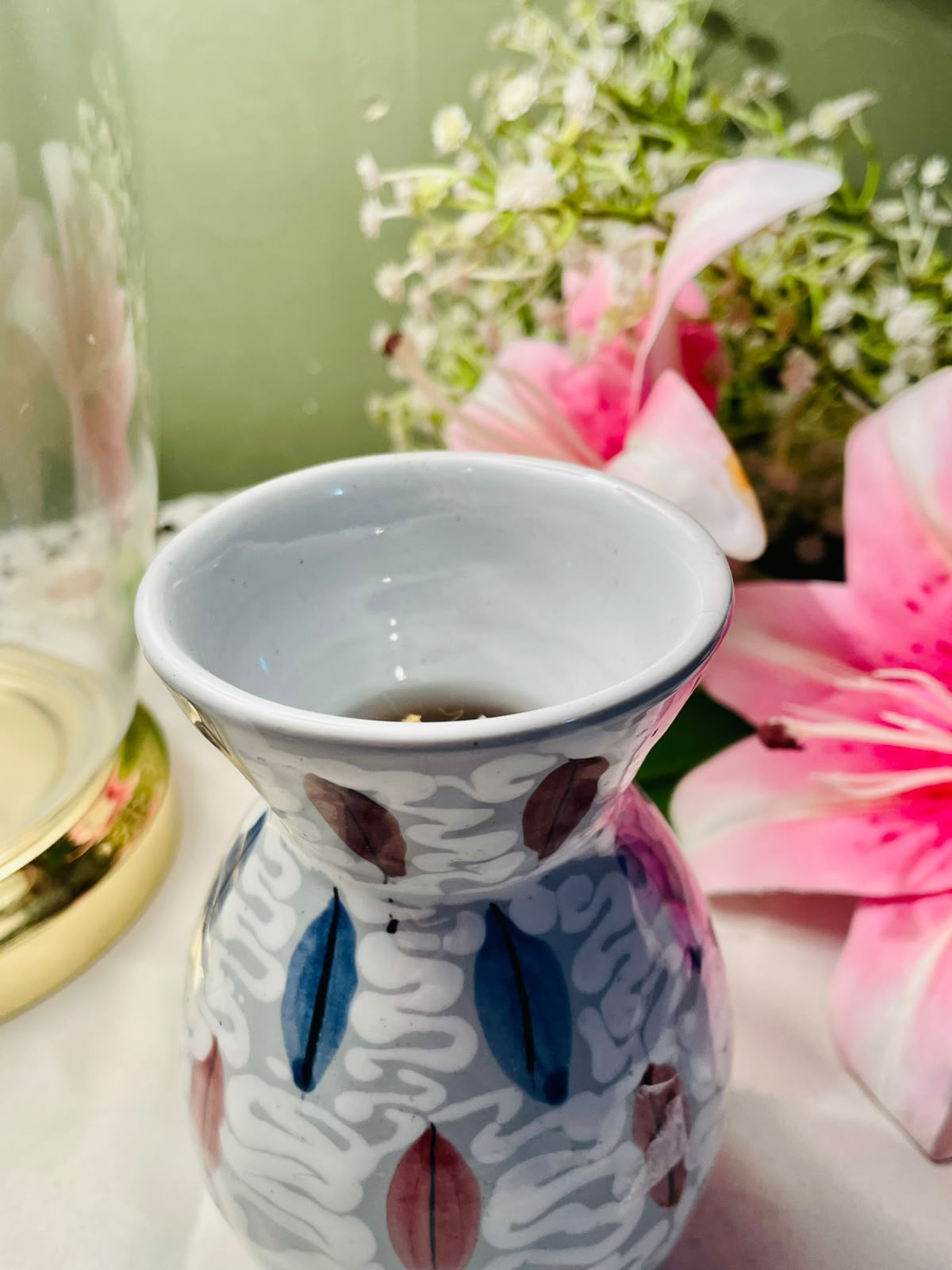 Vintage Hand-Painted Ceramic Vase – Abstract Floral Leaf Design – Approx. 13 cm