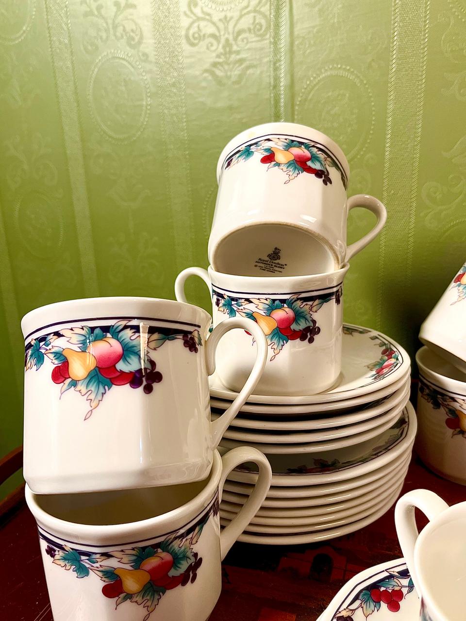 Royal Doulton Autumn's Glory Fine China 22 Piece Tea Set