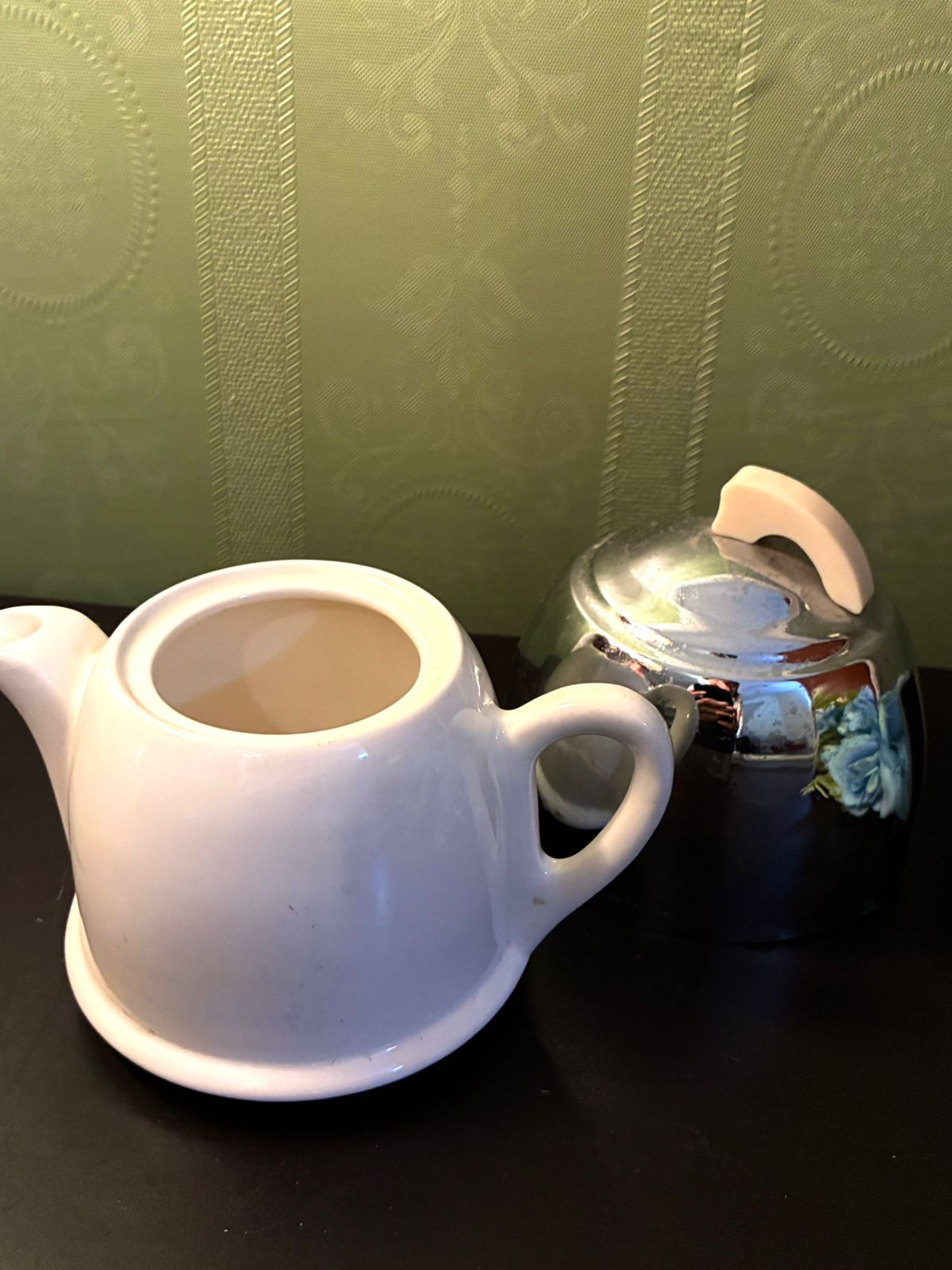 Vintage Chrome Lid Ceramic Teapot White Modern Tea Pot  Product Description