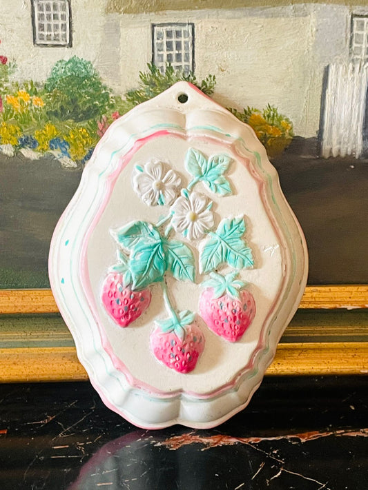 vintage strawberry wall plaque, 3D fruit ceramic decor, english cottage kitchen plate, pastel ceramic wall art, hand painted strawberry decor, vintage farmhouse wall hanging, cottagecore home decor, rare thrift find pakistan, sunset kitchen vintage collection