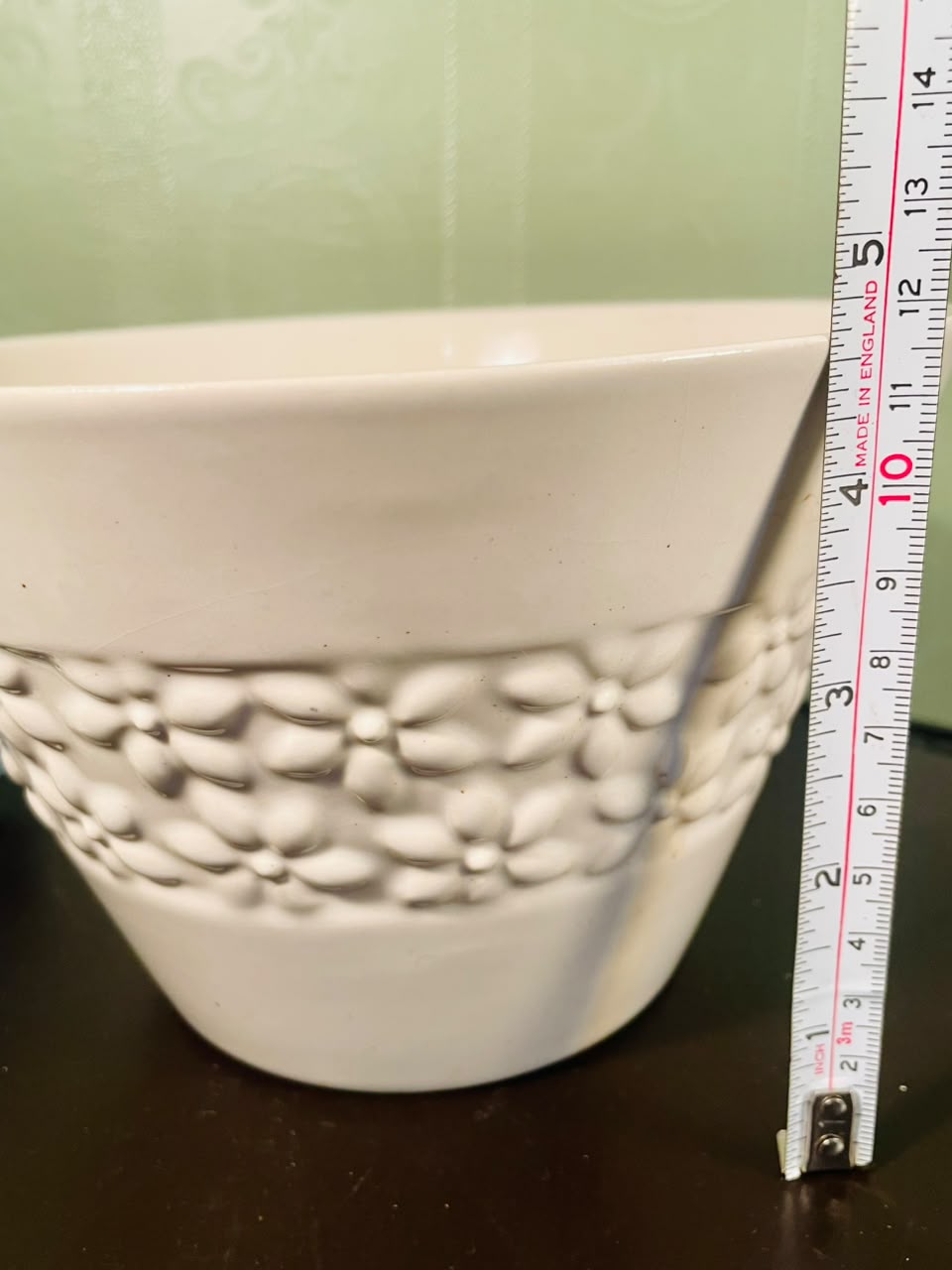 White Embossed Floral Ceramic Planter Pot – 5 Inch Decorative Plant Holder
