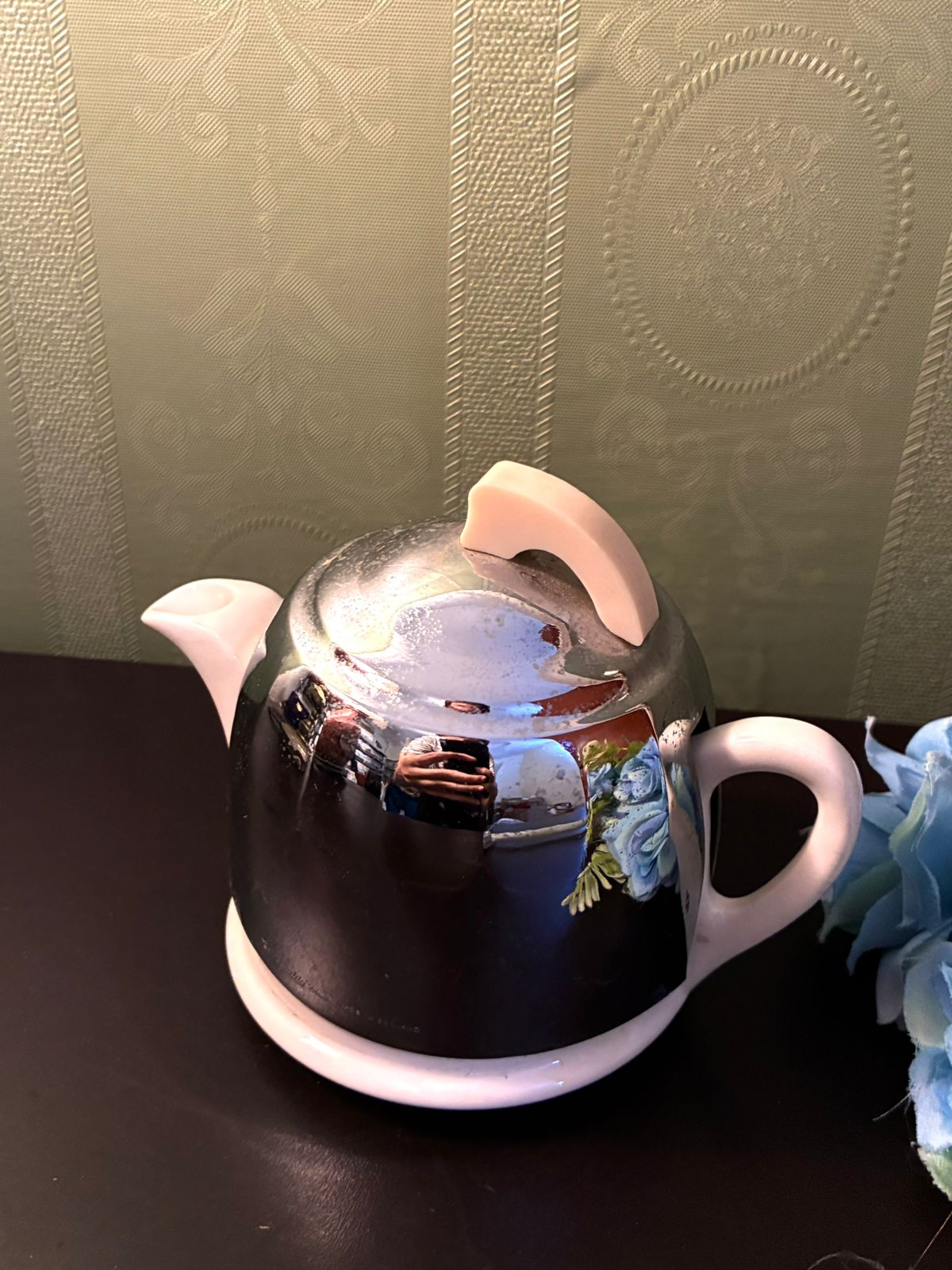 Vintage Chrome Lid Ceramic Teapot White Modern Tea Pot  Product Description