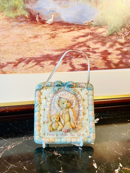 #vintage #enesco #priscillahillman #teddybear #collectible #homedecor #wallhanging #vintageplaque #enesco1993 #teddybearlovers #nurserydecor #homeiswheretheheartis #giftideas #antiquepakistan #collectibles
