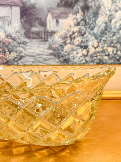 Vintage Glass Serving Bowl – Textured Diamond Pattern Bowl