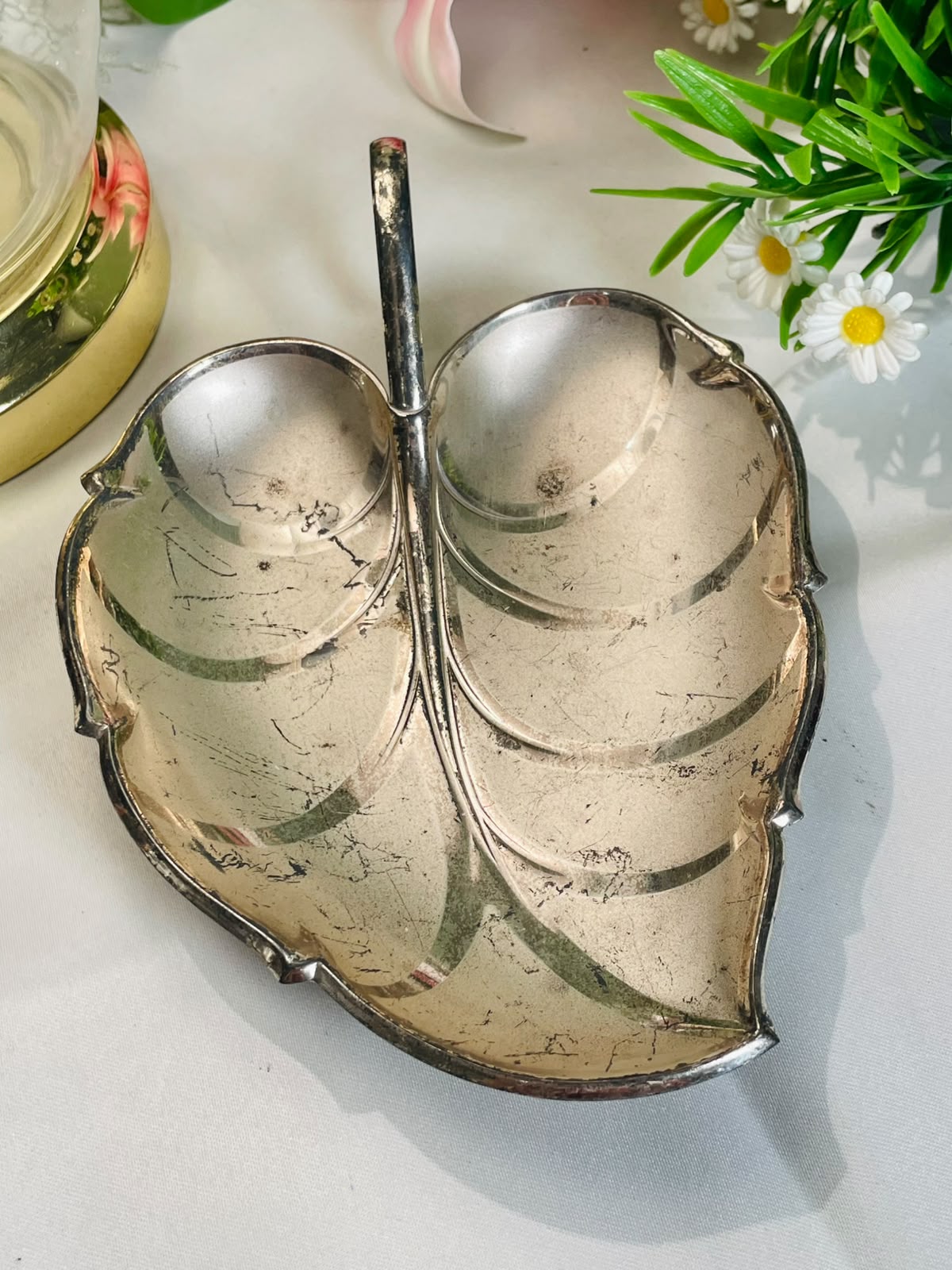 Silver-Tone Leaf-Shaped Divided Serving Dish – 20 cm