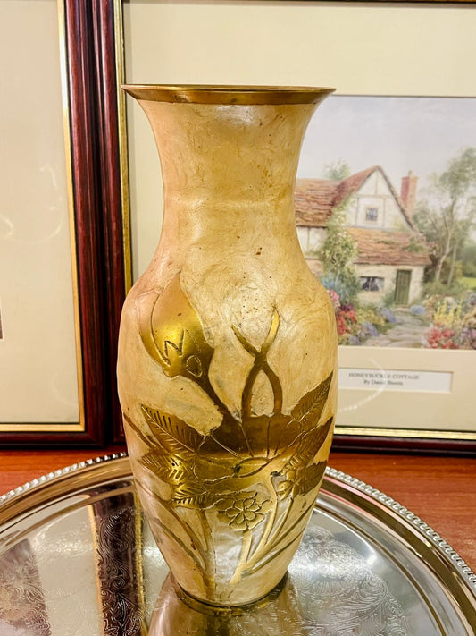 vintage brass vase, engraved vase, floral brass décor, antique home décor, brass ornament, classic vase, collectible vase, decorative centerpiece, vintage flower vase, home styling décor, cottagecore décor, brass décor item, handcrafted brass
