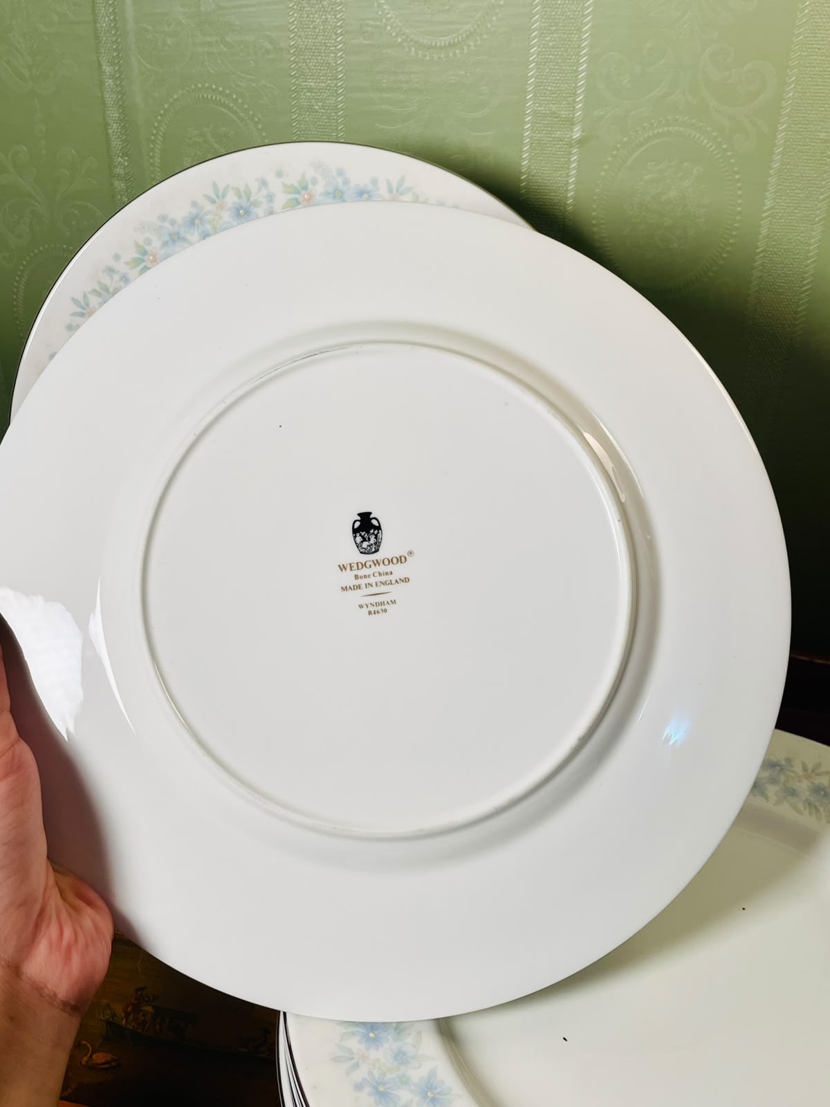 Wedgwood Wyndham Bone China Dinner Plates 10" – Set of 8