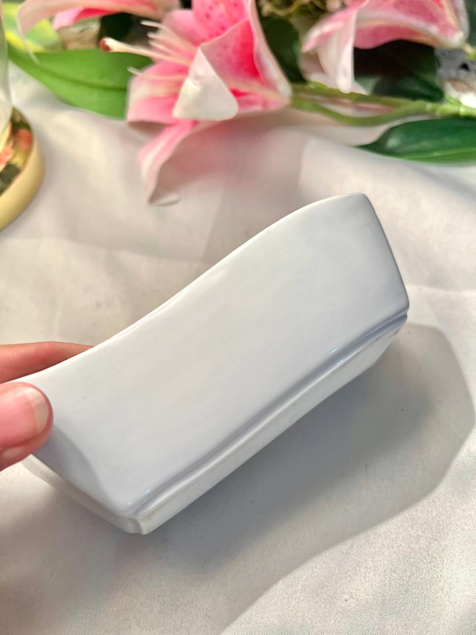 White Curved Porcelain Serving Dish – Modern Wavy Rectangular Bowl