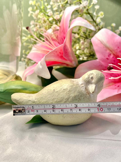 Rustic White Bird Figurine – Distressed Ceramic-Style Ornament, Approx. 11 cm Long