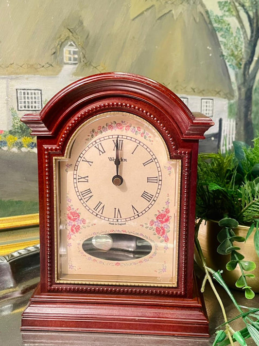 Vintage Grandmother Floral Quartz Table Clock – Farmhouse-Style Decor Piece