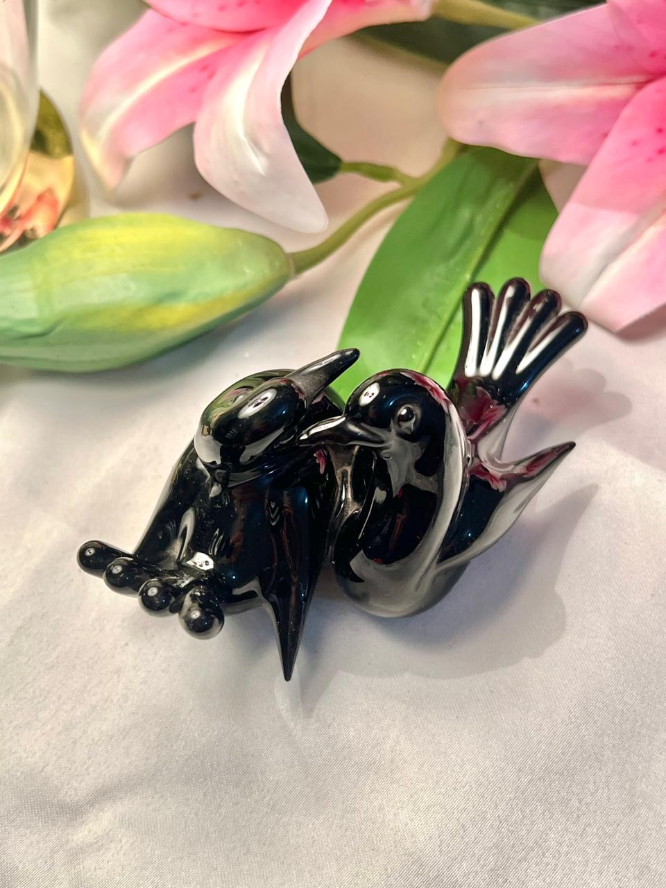 Pair of Black Ceramic Love Birds Figurine – Intertwined Bird Ornament, Approx. 10 cm