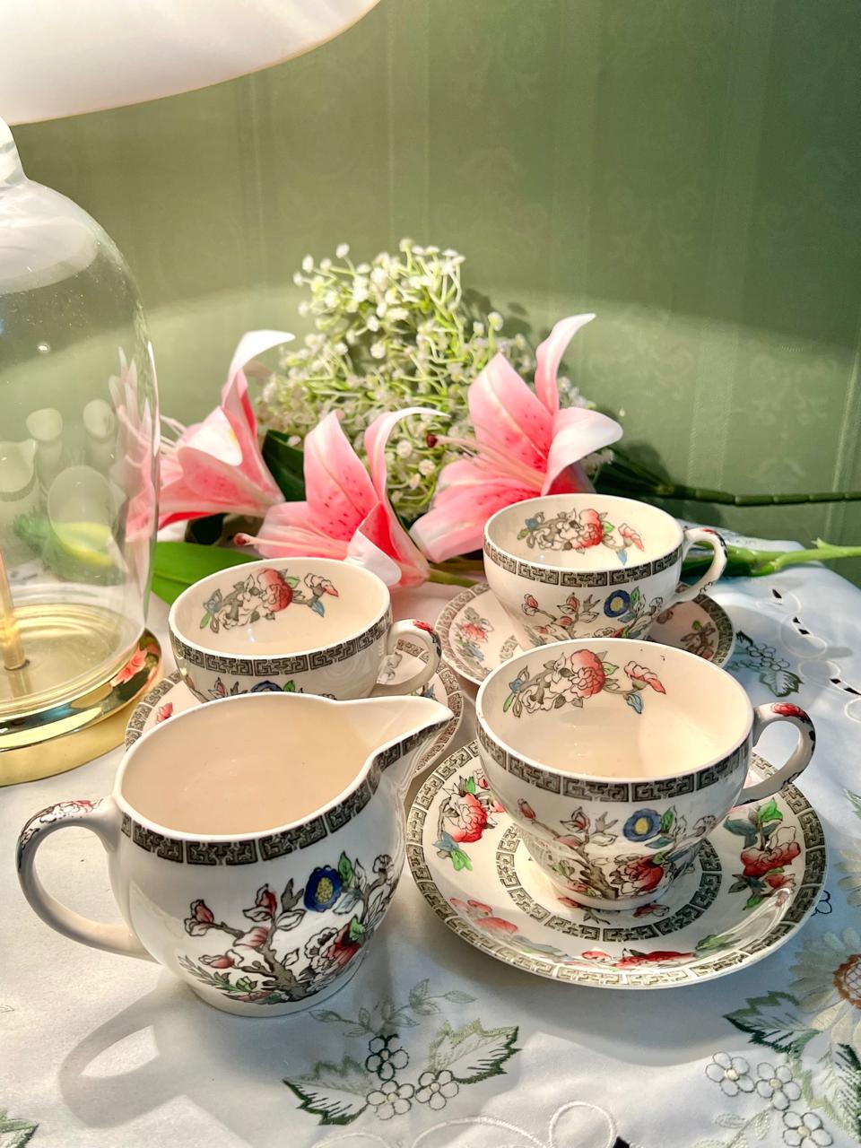 Indian Tree Johnson bros Floral Tea Set Black Border 7 Piece