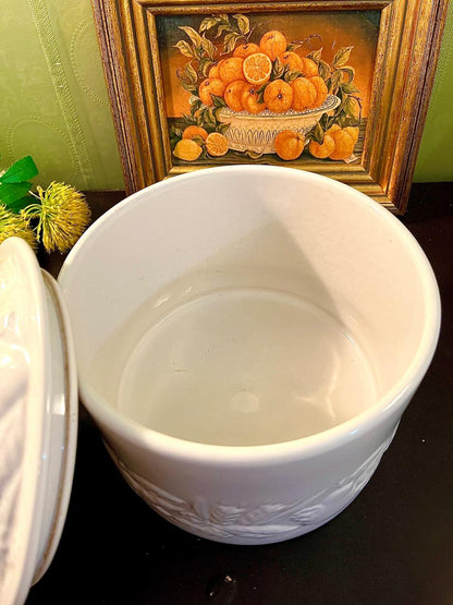 Vintage 3D Embossed White Airtight Ceramic Storage Jar 20cm