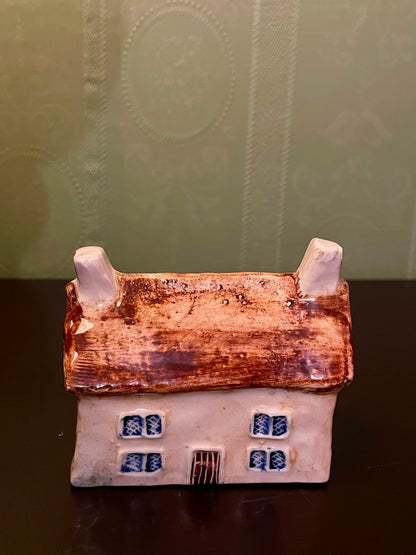 Vintage Heritage Houses England Lodge Figurine 1978