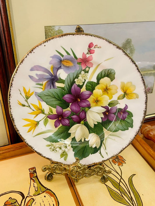 vintage plate, wall decor plate, floral decorative plate, English plate, cottagecore decor, vintage home decor, wall hanging plate, floral china plate, made in England decor, gallery wall plate, collectible plate, gold trim plate, ceramic wall plate, shabby chic decor, kitchen wall decor