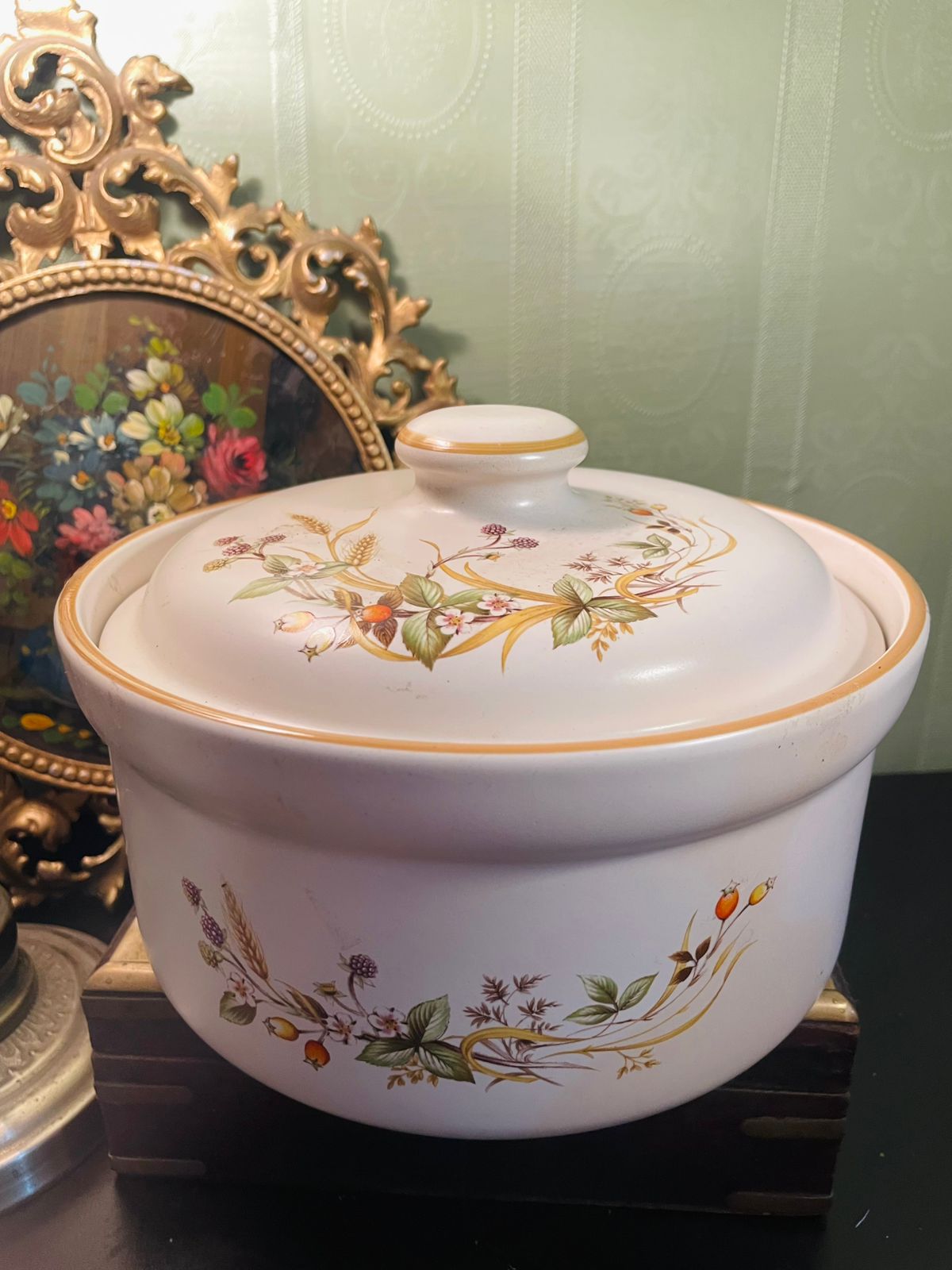 Harvest Ceramic Lidded Casserole Dish 9 Inch