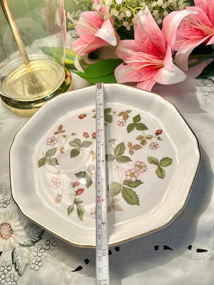 Wedgwood Wild Strawberry Bone China Serving Plater 25cm