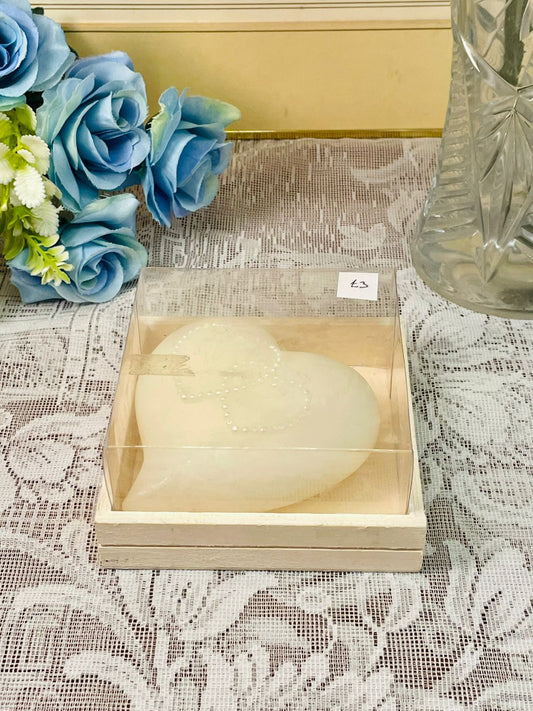 Vintage Scented Heart Candle Gift Box – Romantic Home Decor