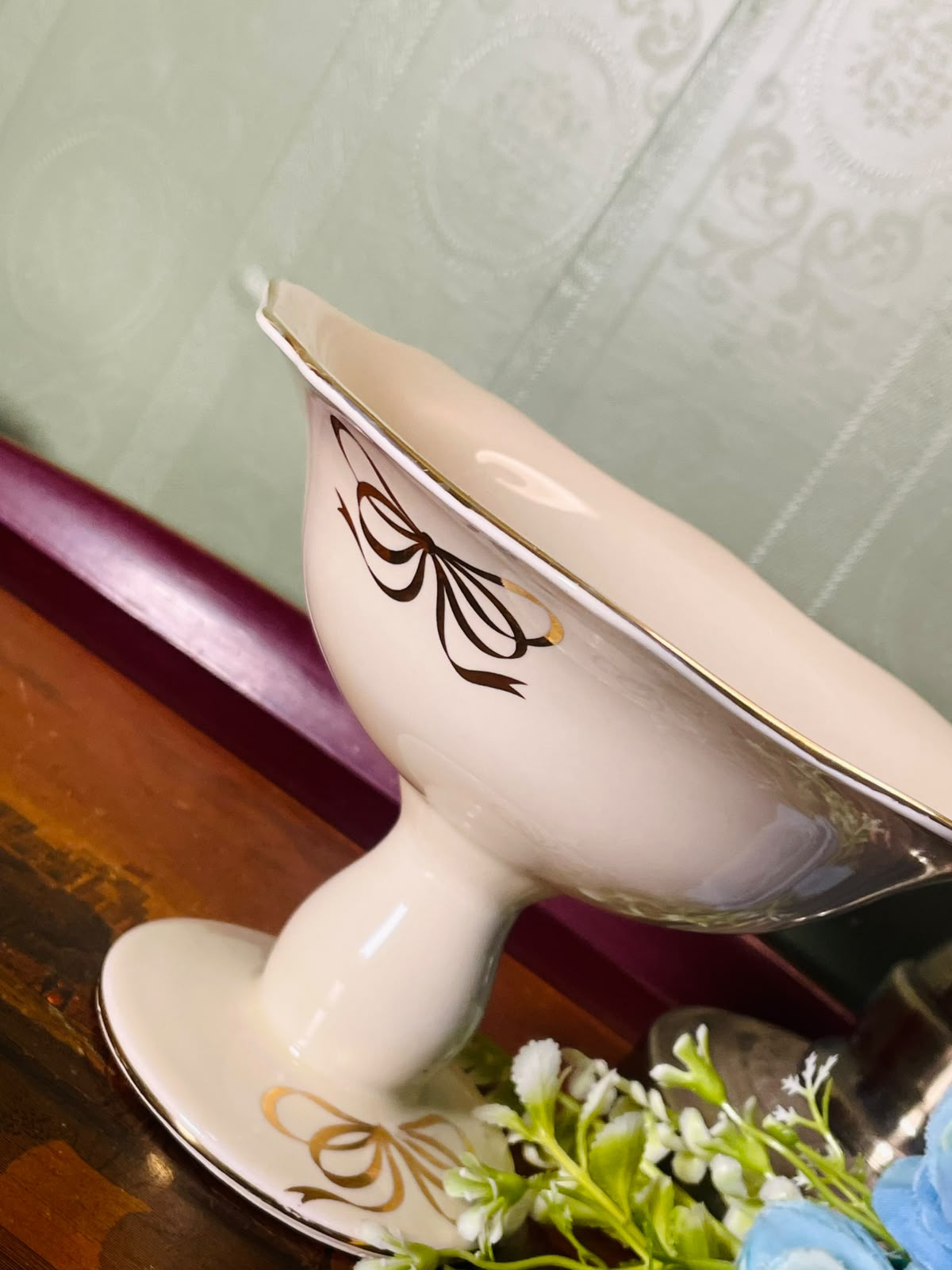 Cream & Gold Pedestal Serving Bowl – 16 cm