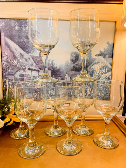 Vintage Glass Goblet Set – Elegant Wine Glasses (Set of 8)