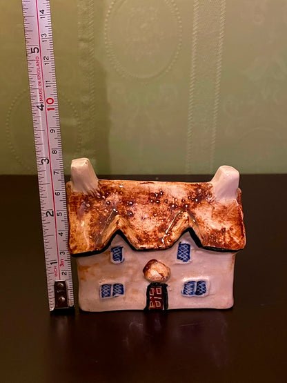 Vintage Heritage Houses England Lodge Figurine 1978