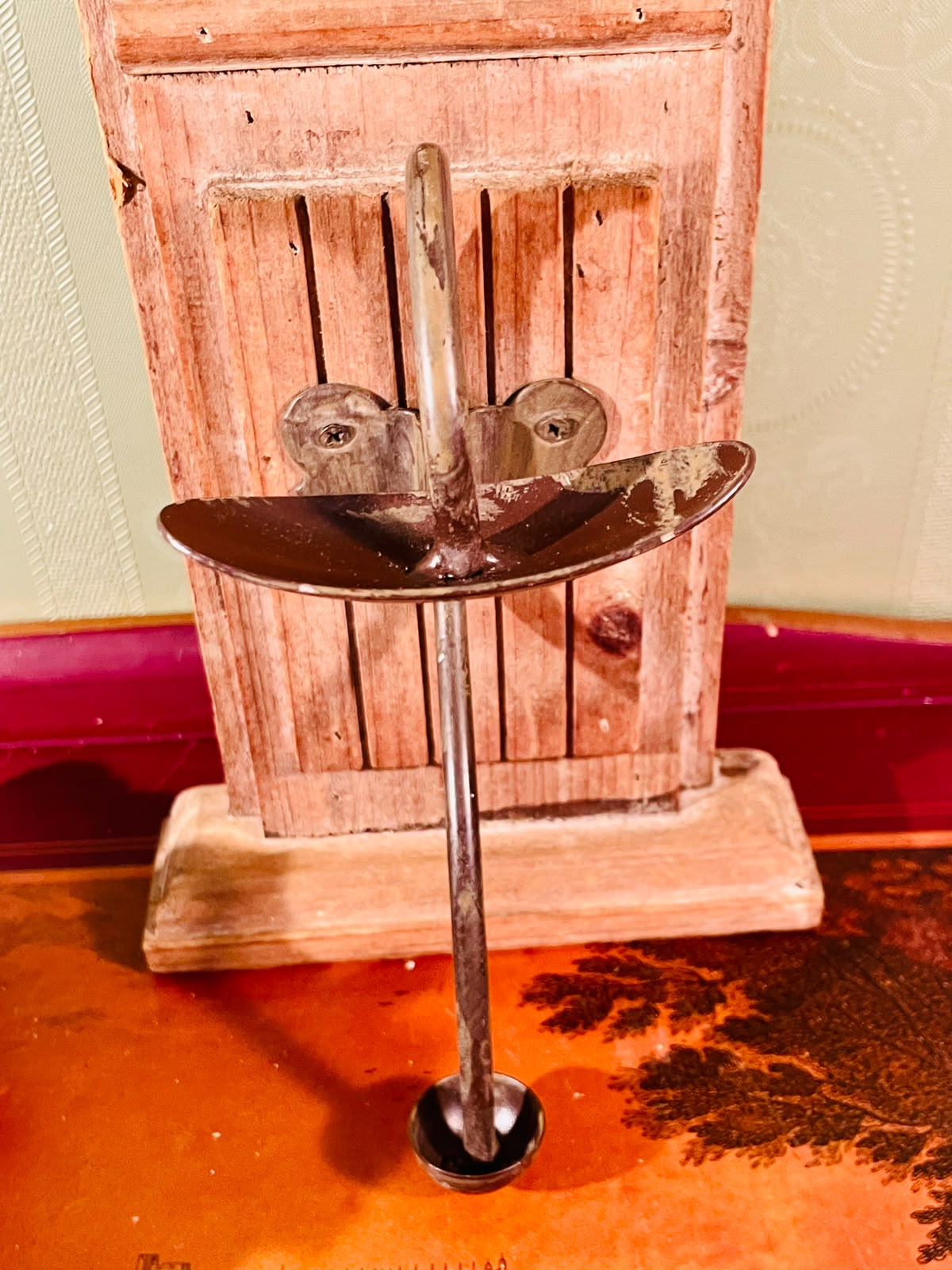 Wood and Metal Wall-Mounted Decorative Holder – 9 Inch