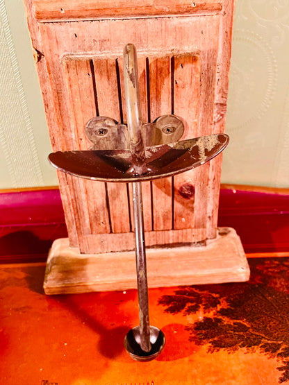Wood and Metal Wall-Mounted Decorative Holder – 9 Inch