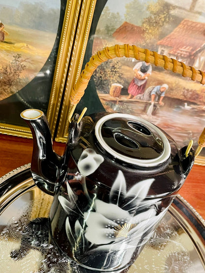 Elegant Black Floral Porcelain Teapot with Bamboo Handle – Vintage Style