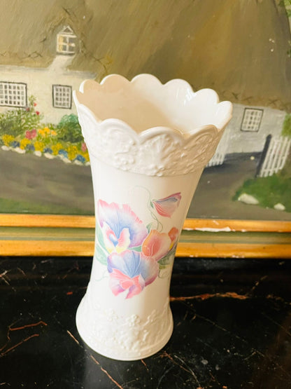 Aynsley “Little Sweetheart” Fine Bone China Vase – Made in England
