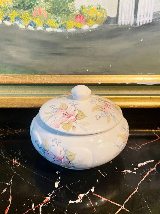 #TynePotteries #VintageSugarBowl #EnglishCrockery #FloralCrockery #ImportedCrockeryPakistan #VintageKitchenware #BoneChinaStyle #TeaTimeAccessories #LuxuryCrockery #CrockeryCollectors