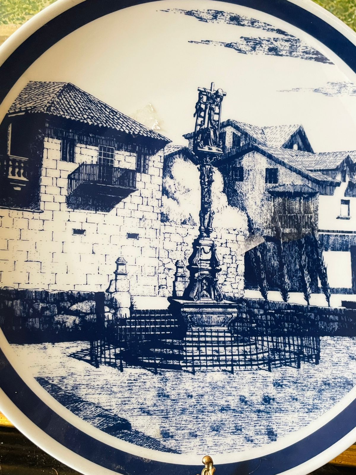 “Cruceiro de Hío” Collector Plate – Concello de Cangas, Spain – Blue & White Ceramic Souvenir
