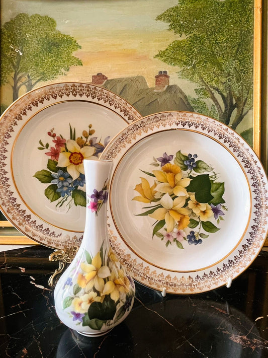 wood and sons england, holy barn england vase, english floral china, vintage flower plates, daffodil plate decor, english cottage home, rare thrift find pakistan, vintage crockery england, sunset kitchen vintage collection