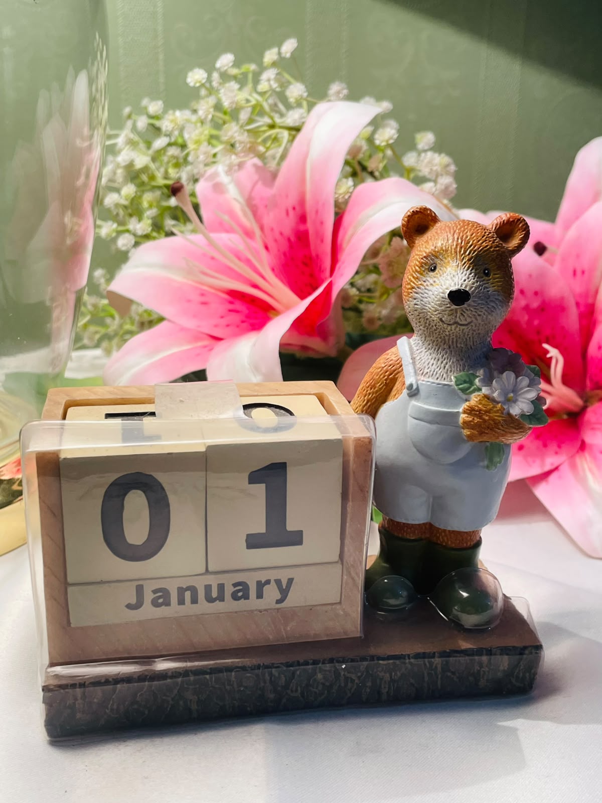 Bear Figurine Perpetual Wooden Block Calendar with Flowers Approx. 13 cm