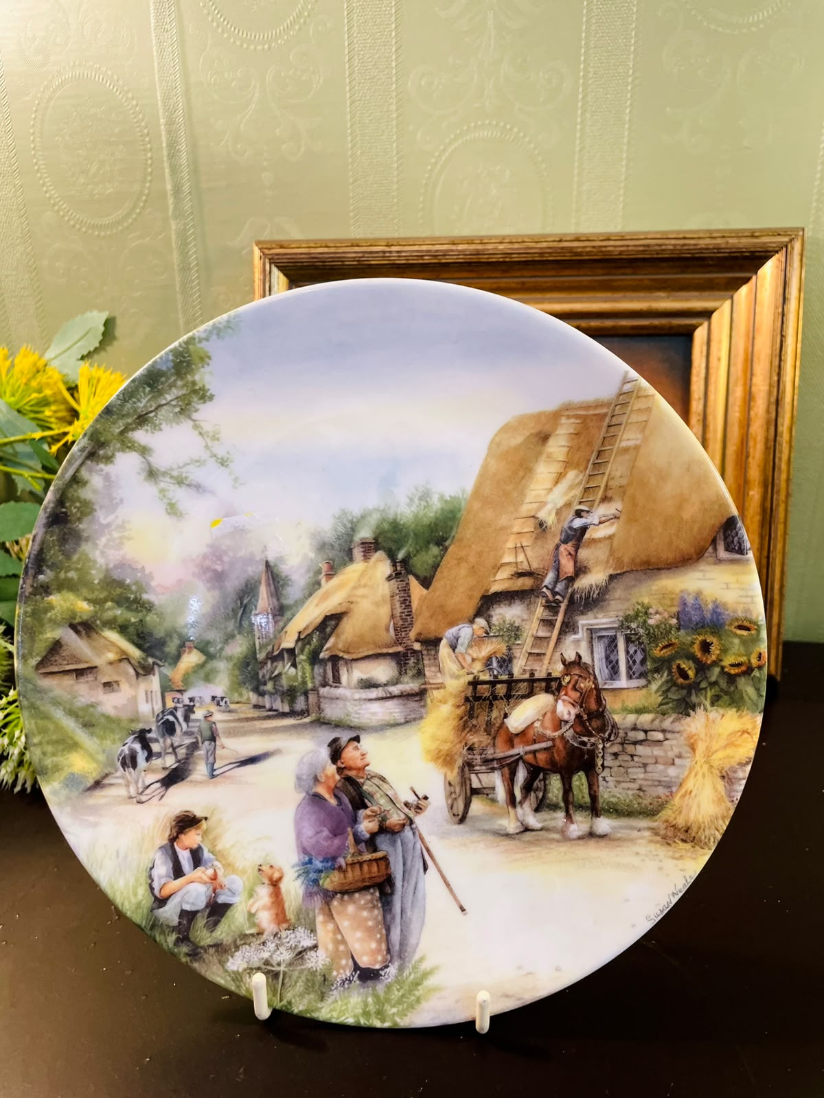 Royal Doulton The Thatcher Collector Plate 8 Inch Susan Neale