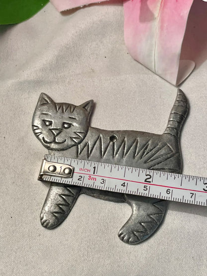 Silver-Tone Metal Cat Wall Ornament – Approx. 6 cm
