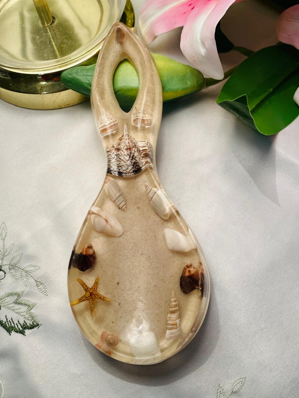 Vintage Seashell Resin Spoon Rest / Coastal Trinket Dish – 21 cm