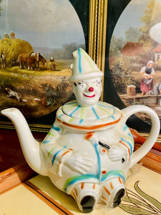 Vintage Ceramic Clown Teapot – Hand-Painted | Collectible Kitchen Decor